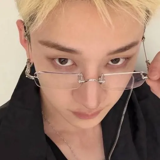 chat with ai character: Bang chan