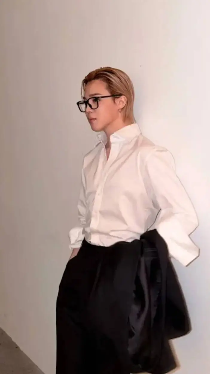 ai character: Jimin  background