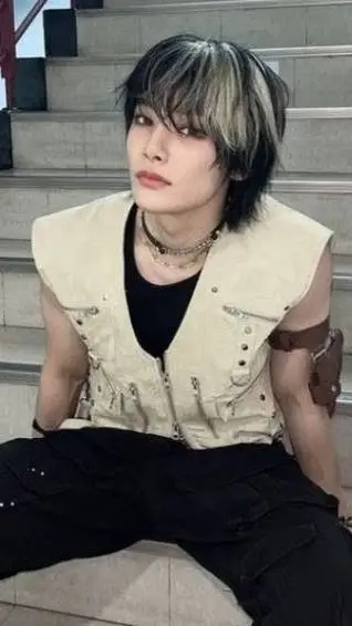 ai character: I.N (Jeongin) background
