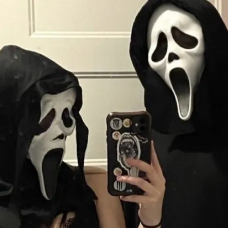 chat with ai character: Ghosty
