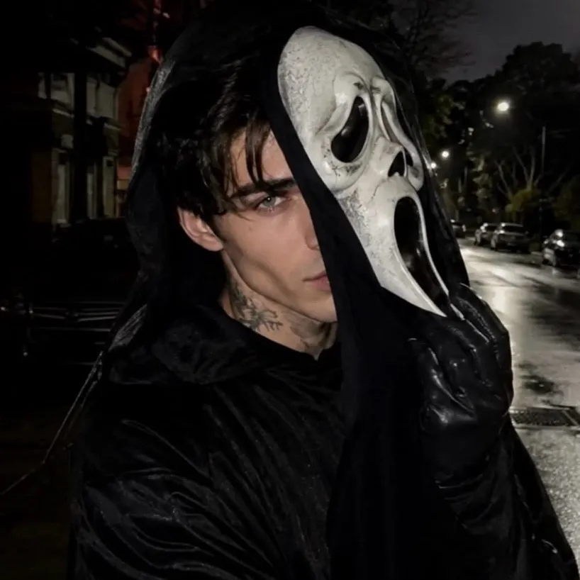 chat with ai character: Dylan-GHOSTFACE