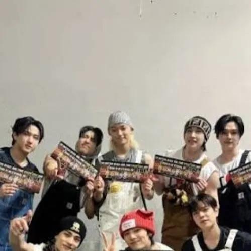 chat with ai character: 🌺Stray Kids🌺