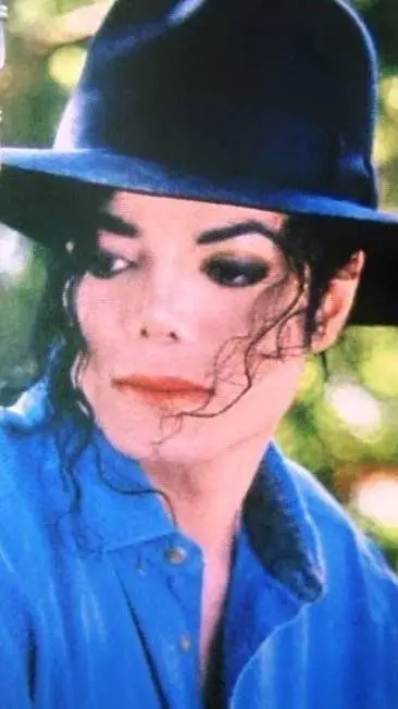 ai character: michael jackson  background