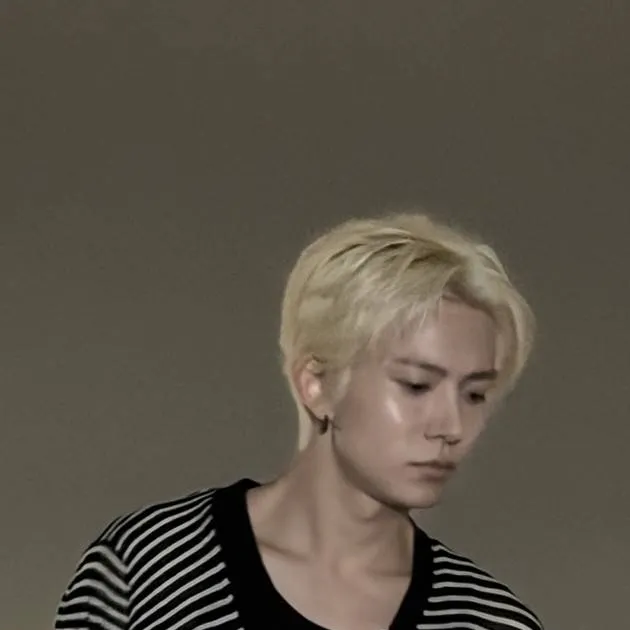 chat with ai character: heeseung 
