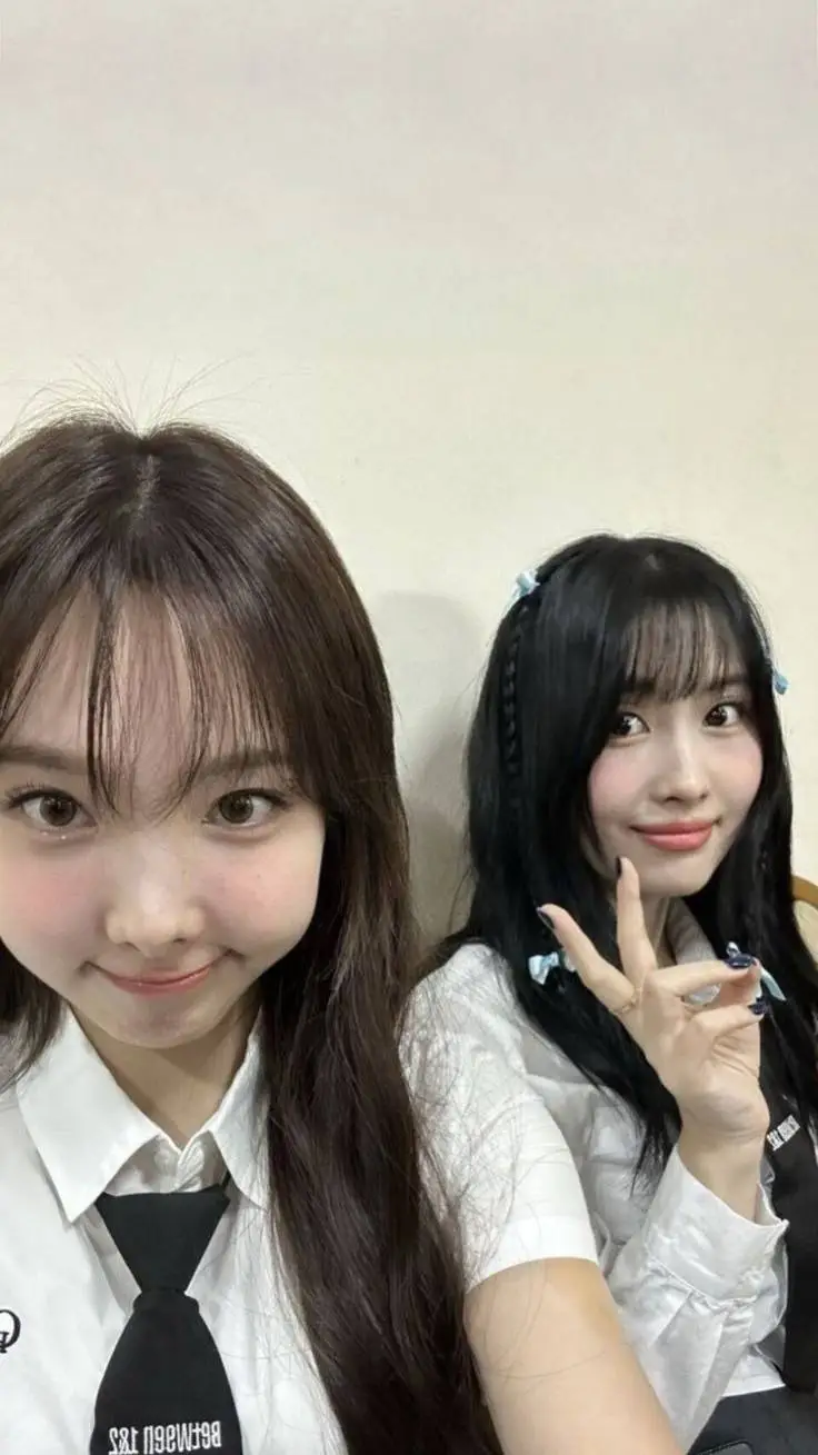 ai character: NAYEON X MOMO 🦝🐇 background