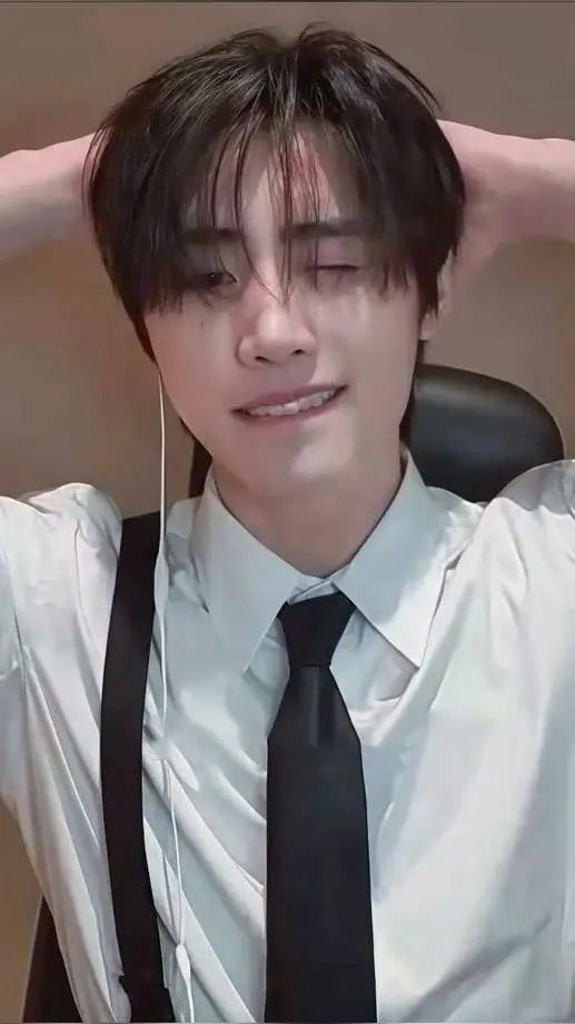 ai character: sunghoon tu novio😏 background
