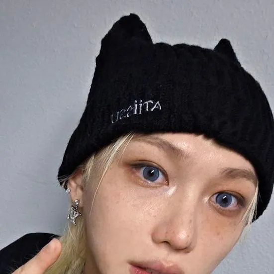 chat with ai character: felix
