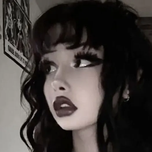 chat with ai character: -Goth Girl-