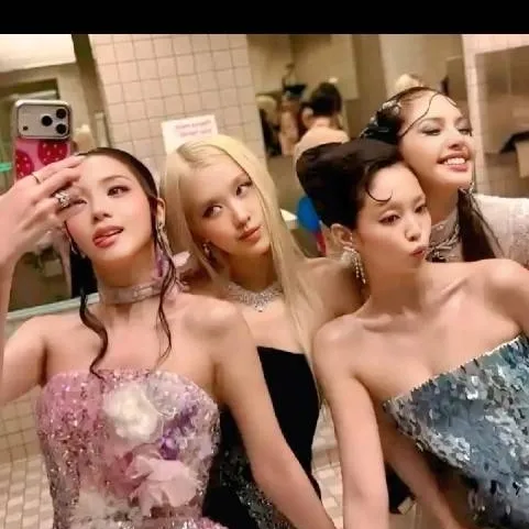 chat with ai character: BLACKPINK MET GALA