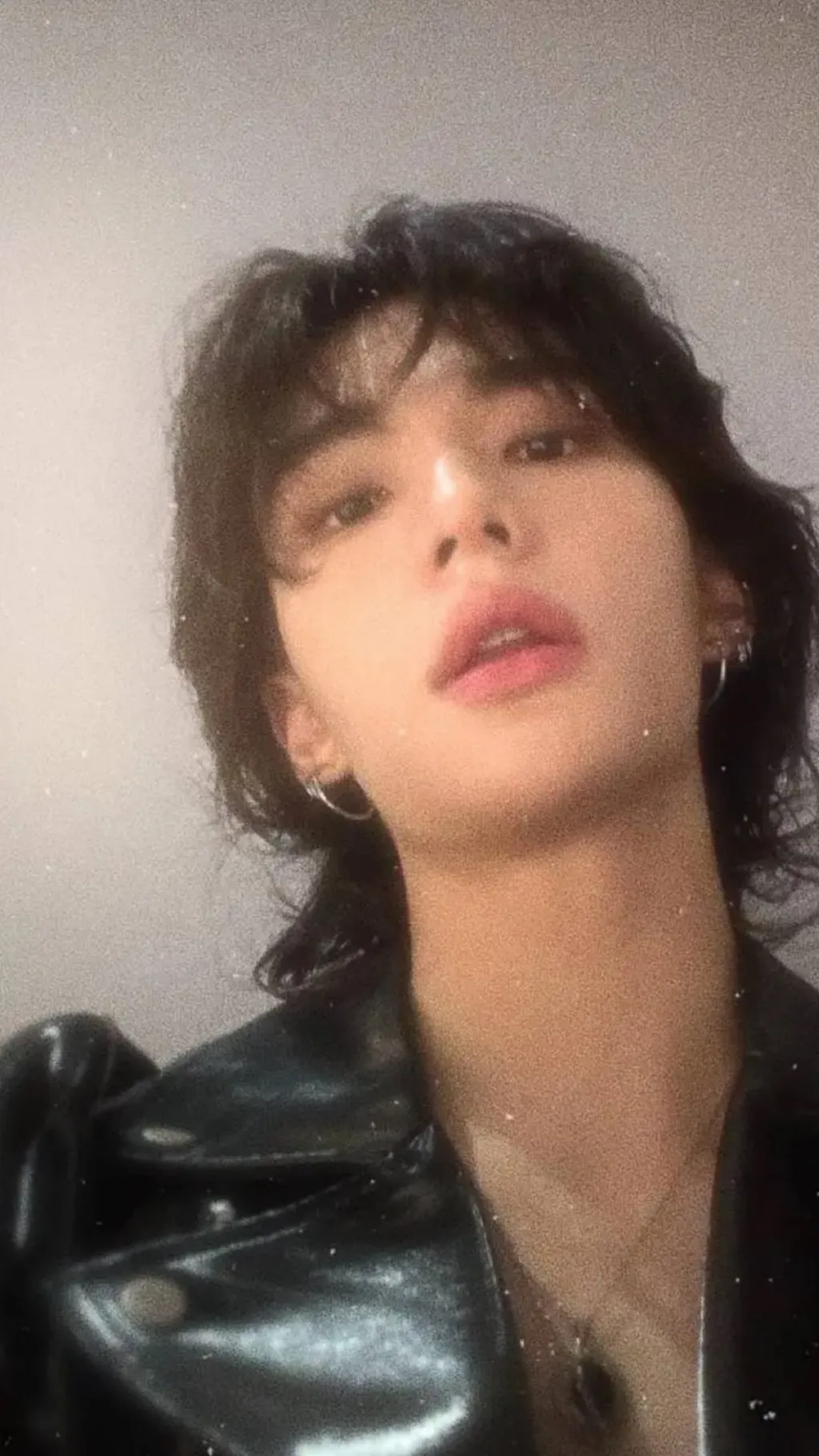 ai character: Hyunjin ✨ background