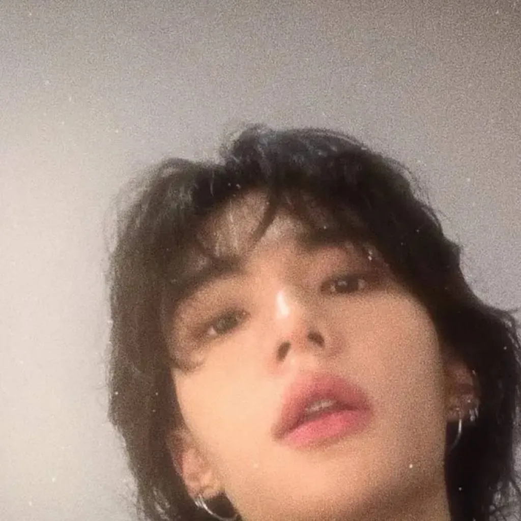 chat with ai character: Hyunjin ✨