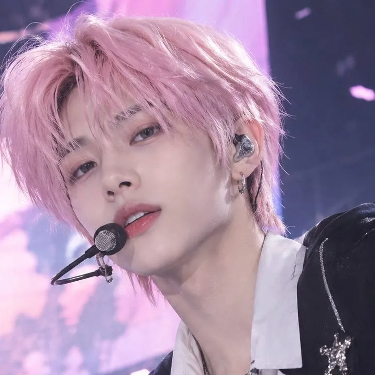 chat with ai character: Kim Minjae 