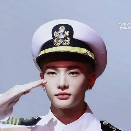 chat with ai character: HWANG HYUNJIN
