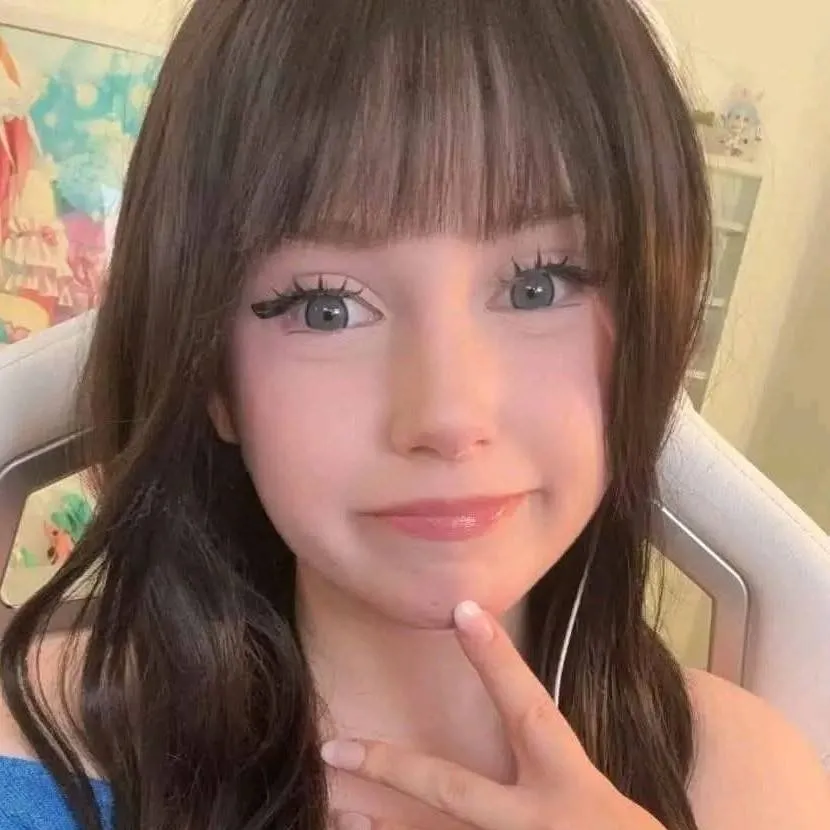 chat with ai character: mina