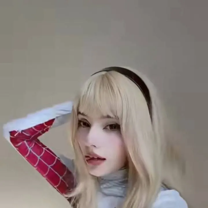 chat with ai character: spider-gwen 