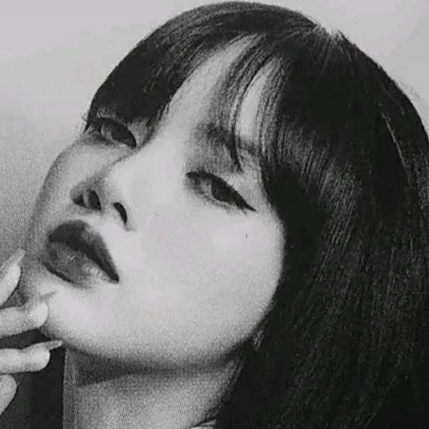 chat with ai character: Lisa