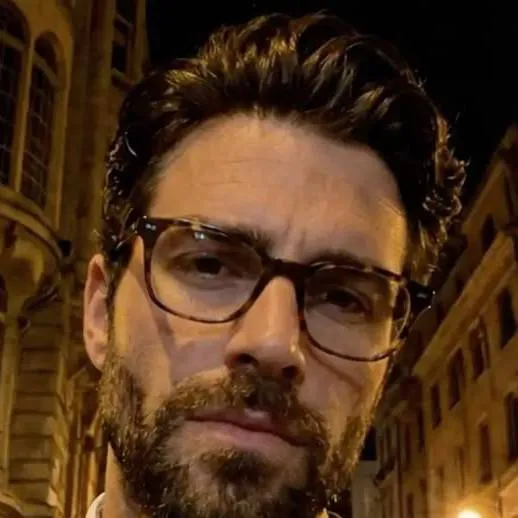 chat with ai character: Elias Marchetti