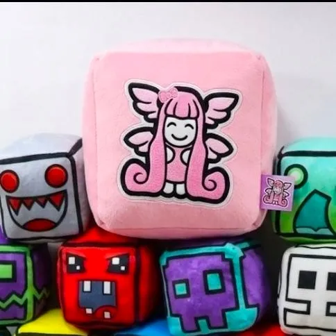 chat with ai character: newtiiyGDgirlcubes