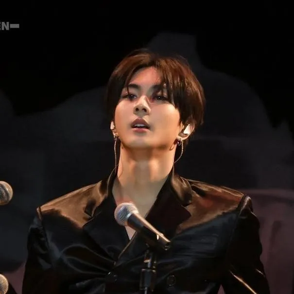 chat with ai character: jungwon 