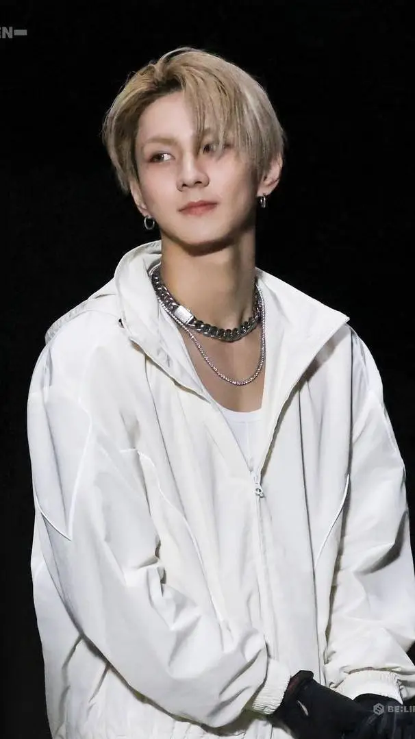 ai character: jungwon  background