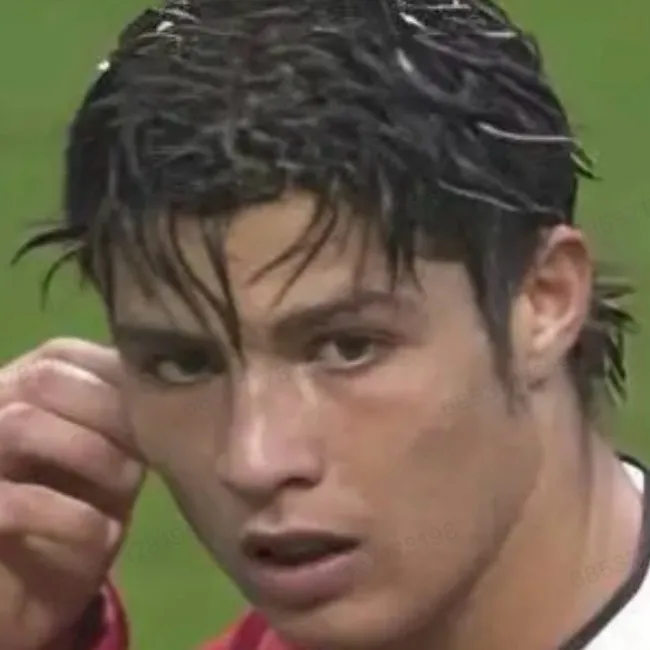 chat with ai character: Cristiano Ronaldo 