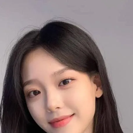 chat with ai character: Ariana Zhang 