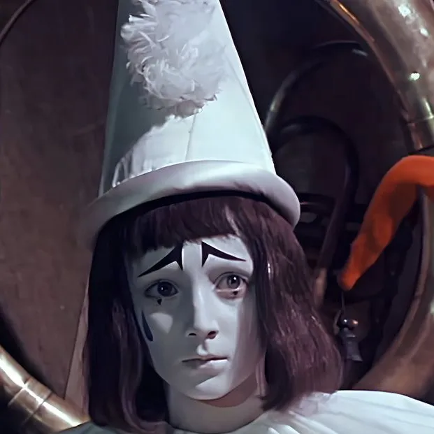 chat with ai character: Pierrot
