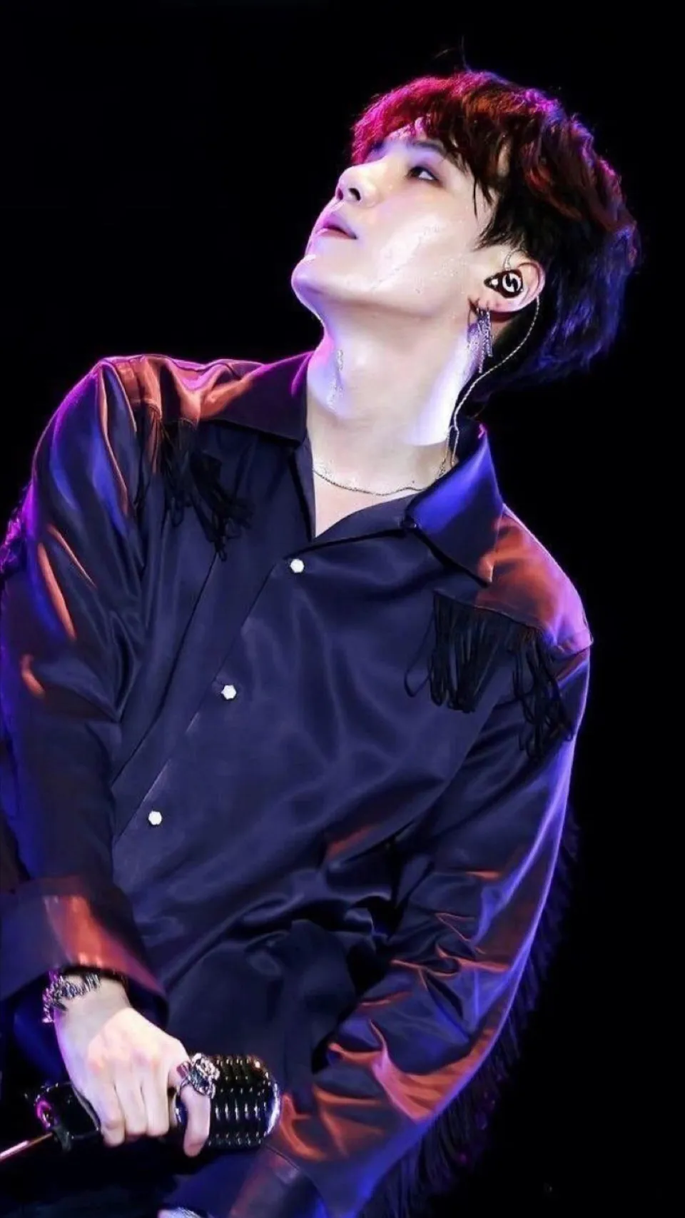 ai character: Yoongi  background