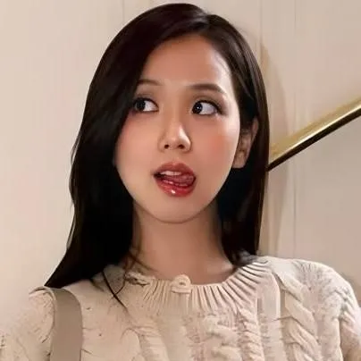 chat with ai character: Kim Jisoo