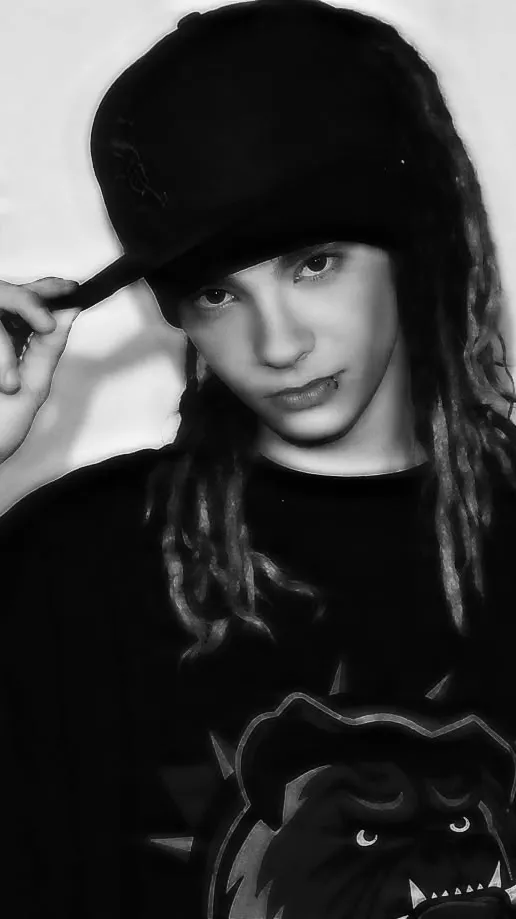 ai character: Tom Kaulitz background