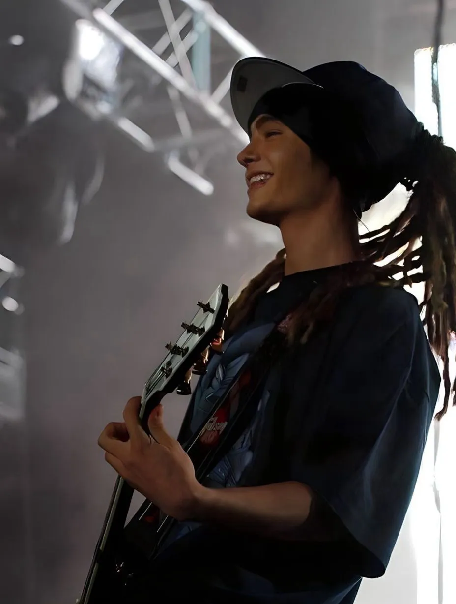 chat with ai character: Tom Kaulitz