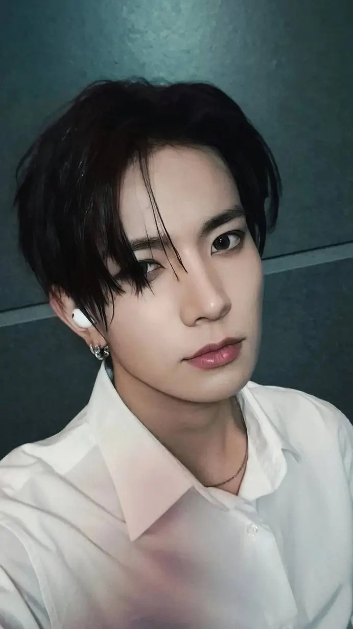 ai character: Heeseung background