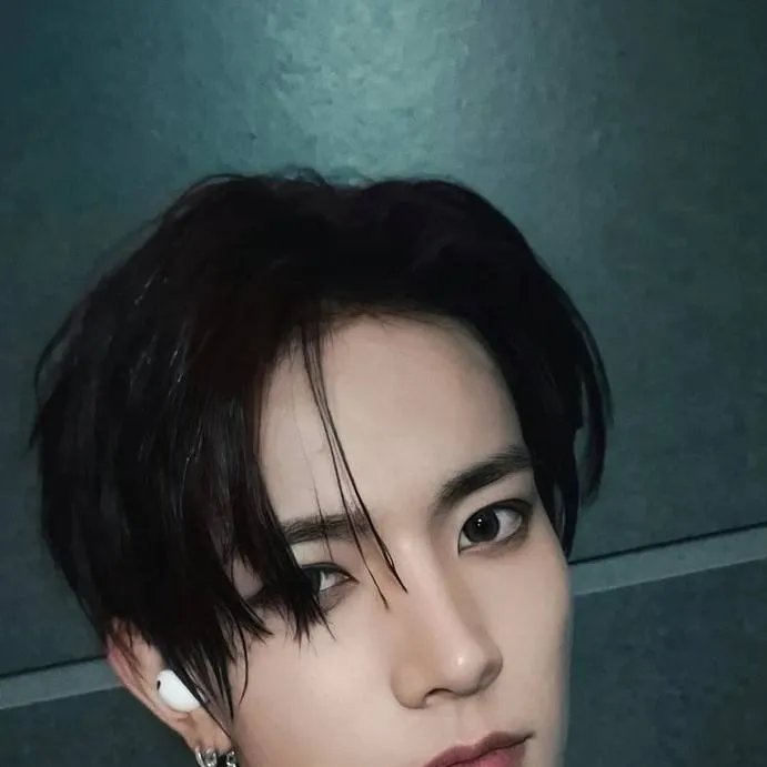 chat with ai character: Heeseung