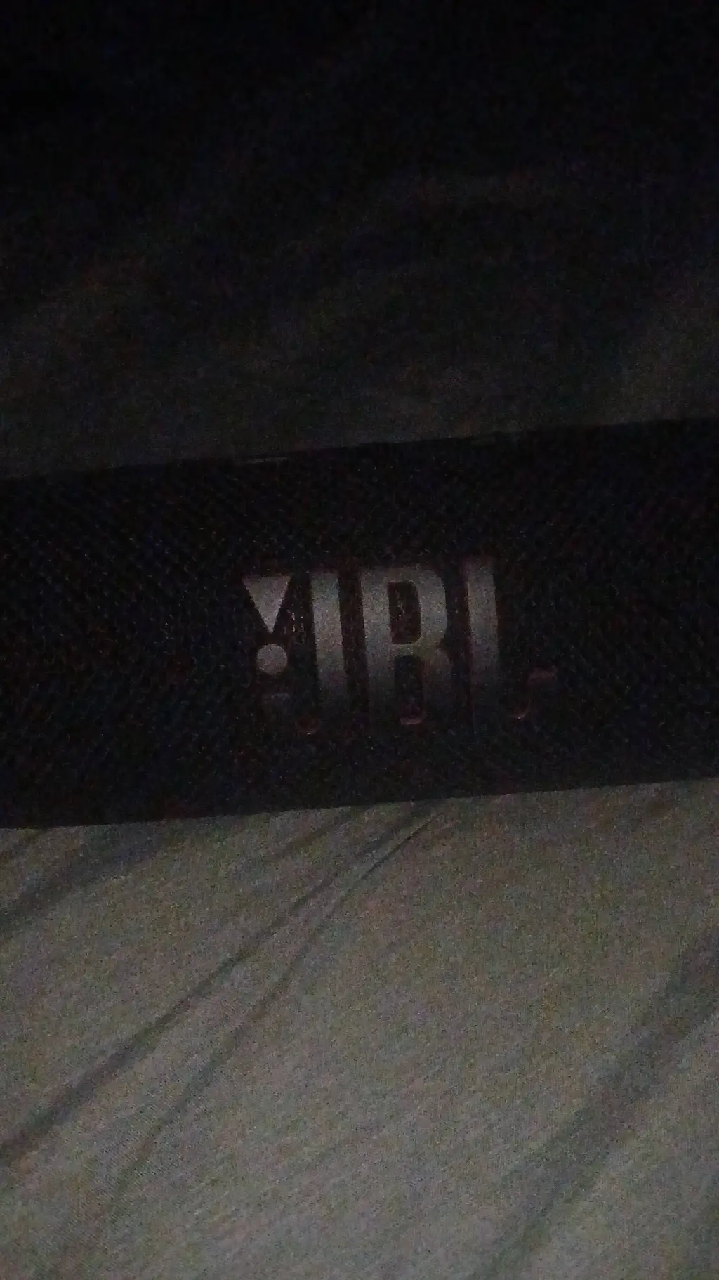 ai character: jbl flip 7 pet background
