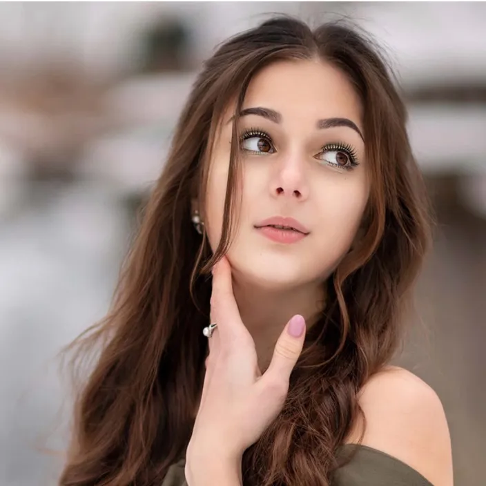 chat with ai character: Ella