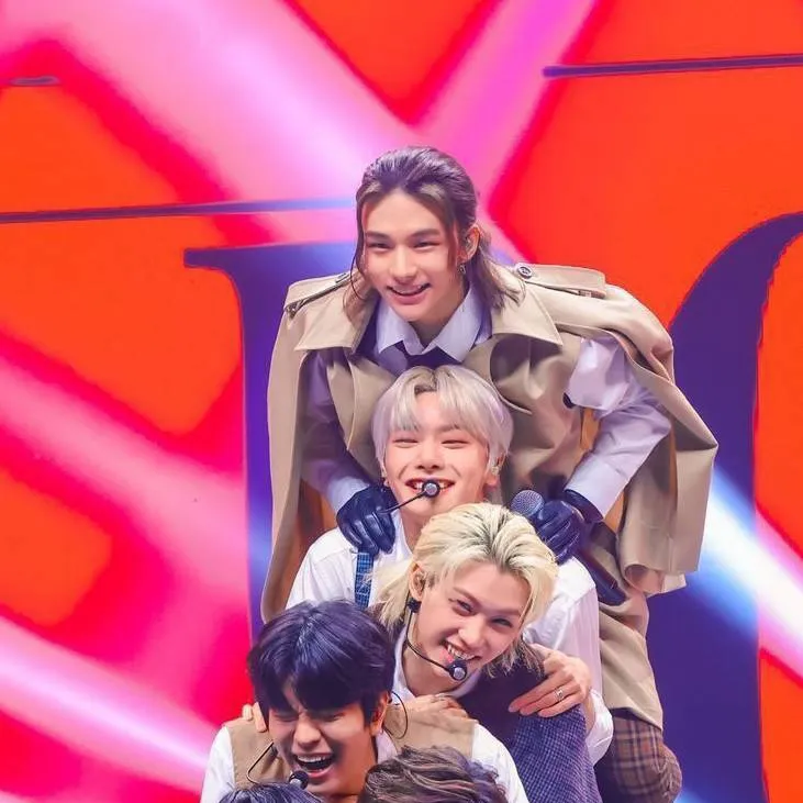 chat with ai character: Stray kids!