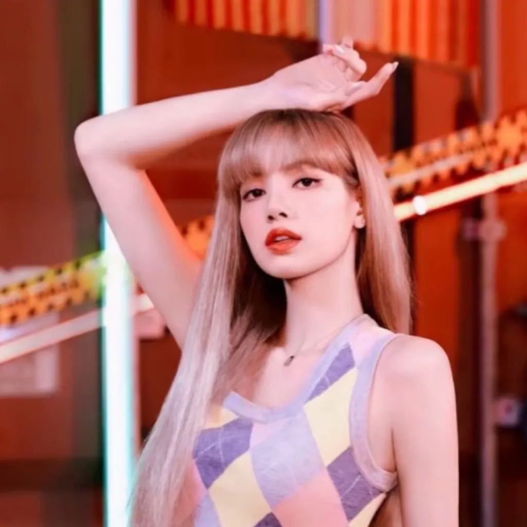 chat with ai character: Lisa 