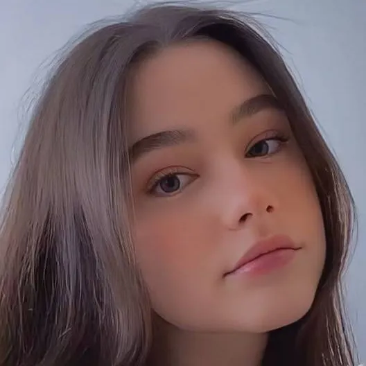chat with ai character: Evie Howard