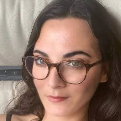 chat with ai character: Molly 