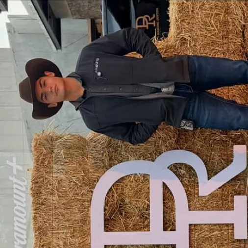chat with ai character: Los hermanos molin