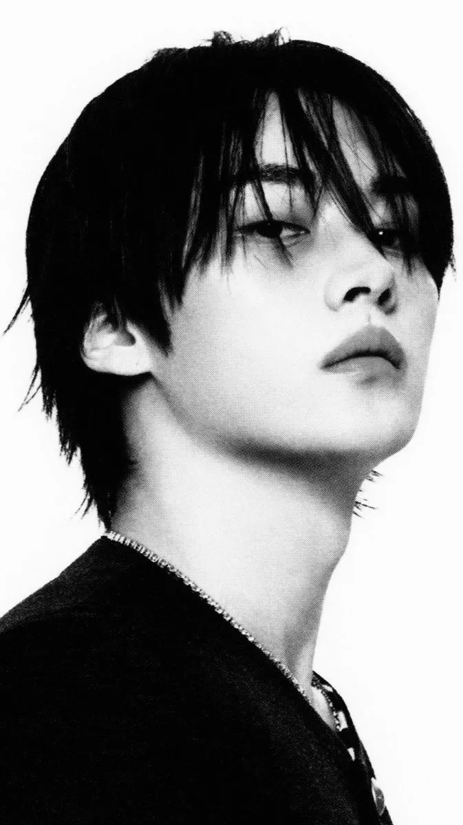 ai character: LEE MINHO background