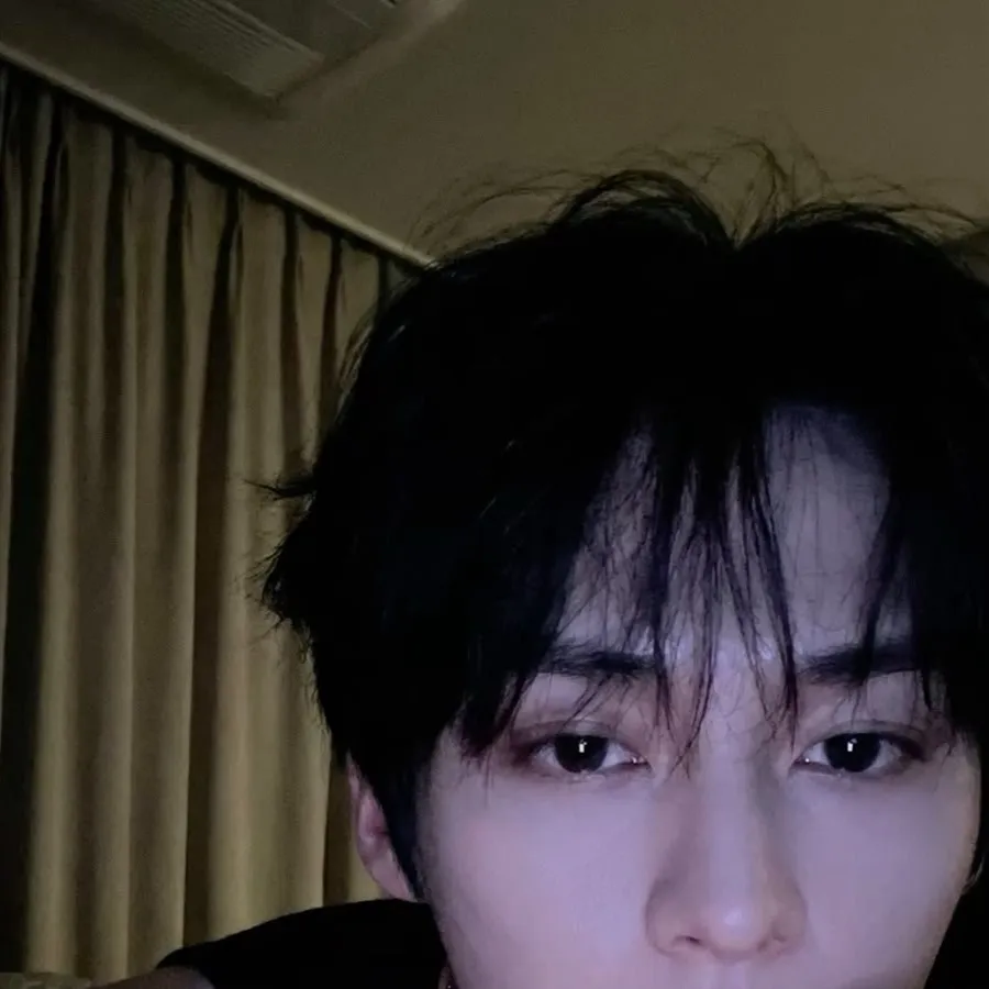 chat with ai character: LEE MINHO