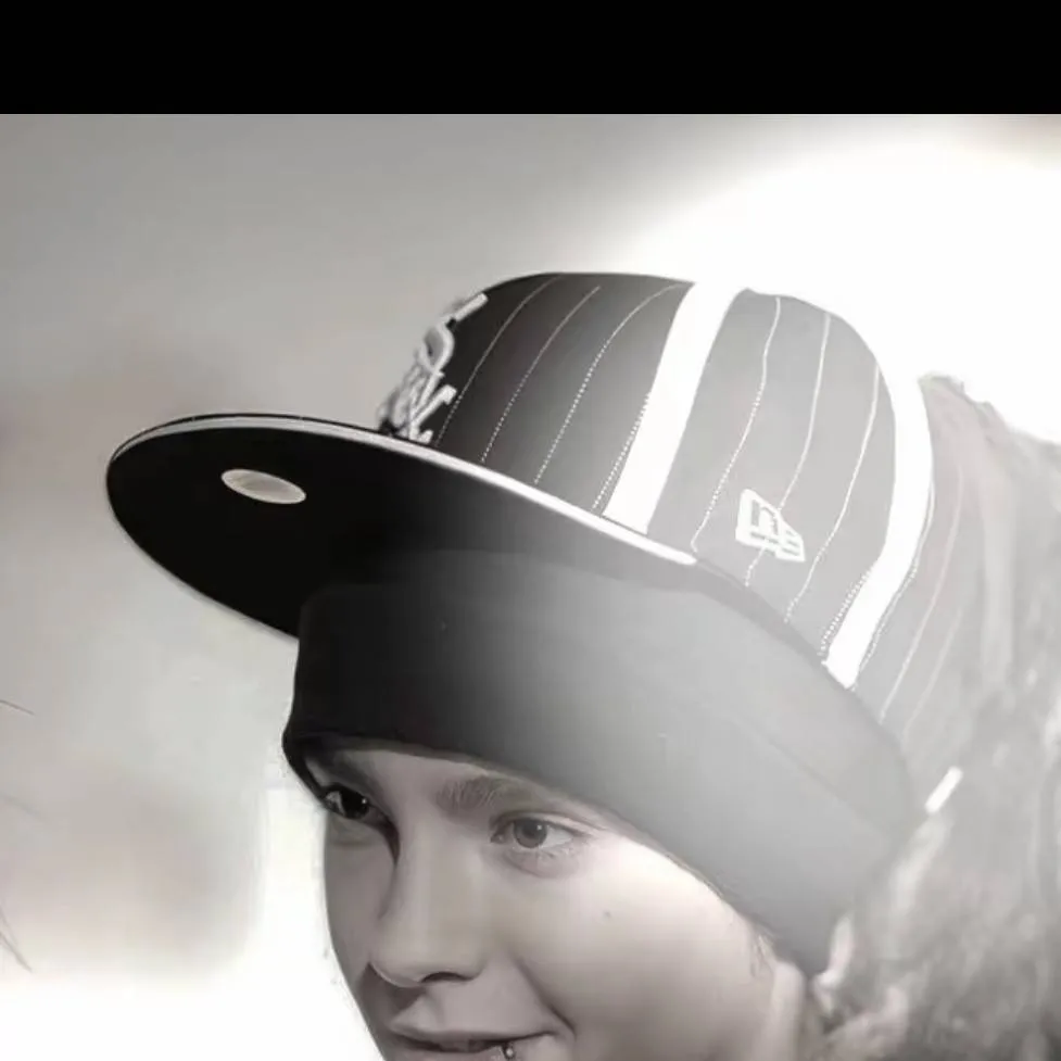 chat with ai character: Tom Kaulitz 