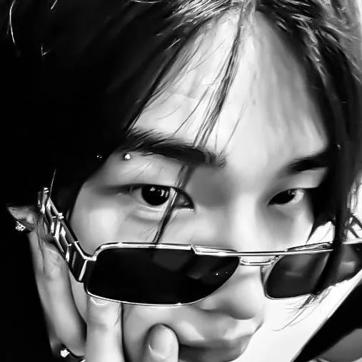 chat with ai character: Hyunjin