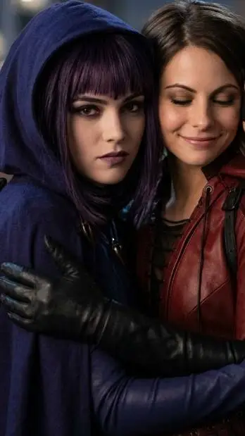 ai character: raven y thea Queen background