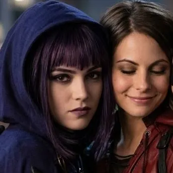chat with ai character: raven y thea Queen
