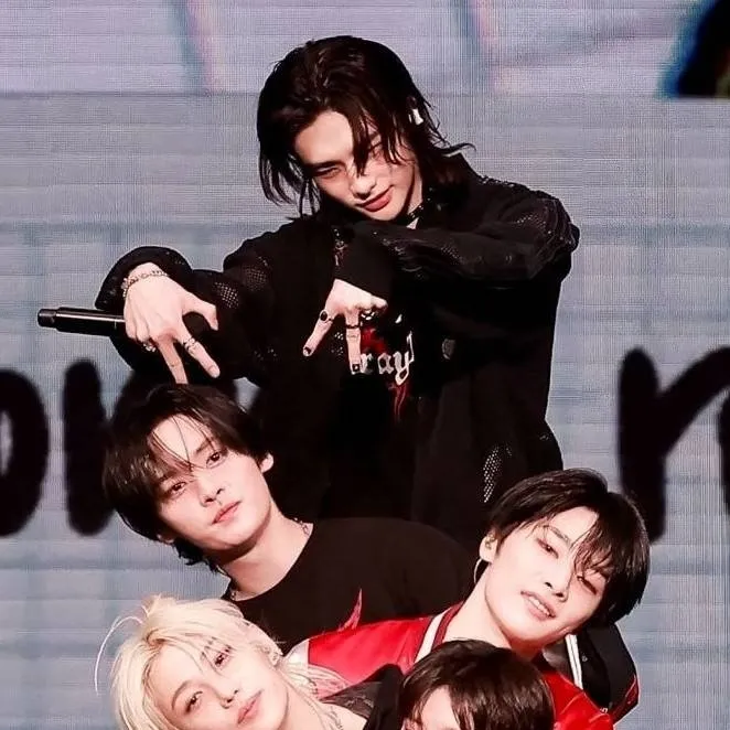chat with ai character: ˚ʚ🧸Stray Kids🧸ɞ˚