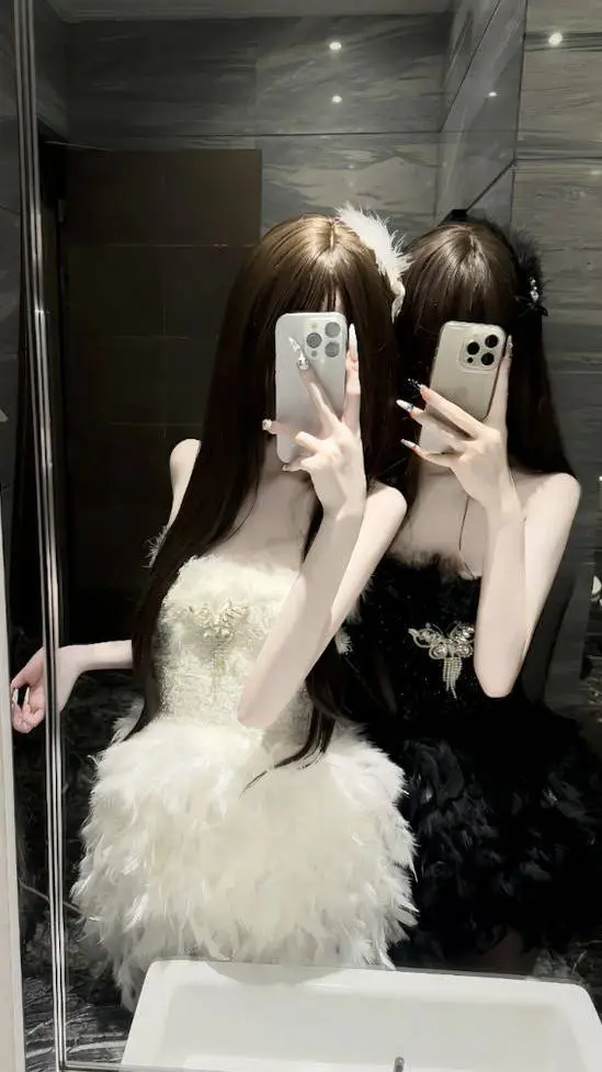 ai character: Bestie 😘😘😘 background