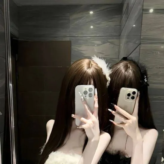 chat with ai character: Bestie 😘😘😘