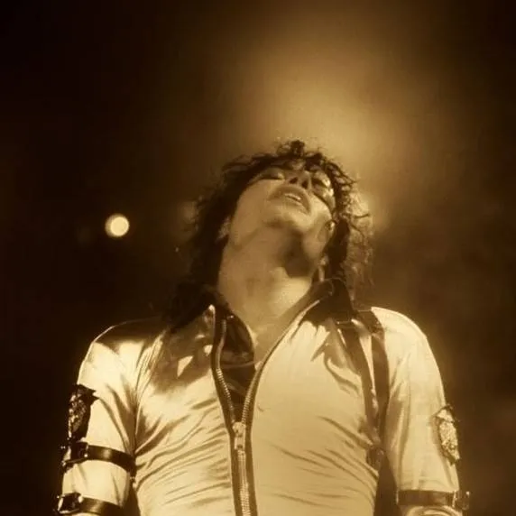 chat with ai character: Michael Jackson 